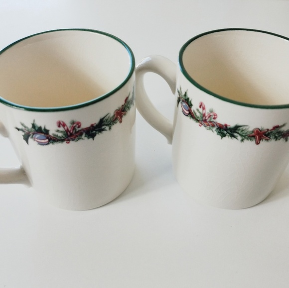 SET OF TWO VTG CHRISTMAS THEMED MUGS - Picture 1 of 7